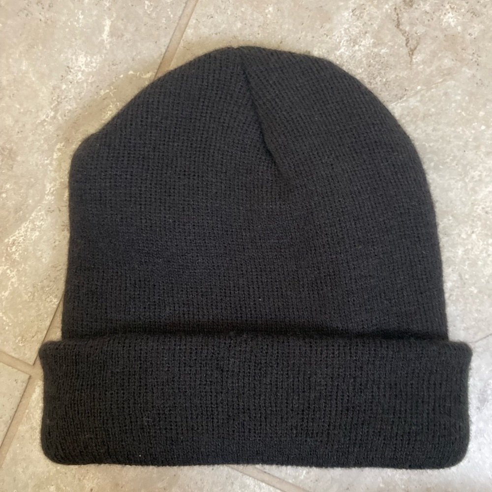 Men’s black beanie